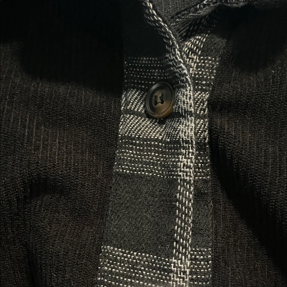 Source Unknown Black Button Down Shirt with Gray Plaid Trim - Picture 2 of 4
